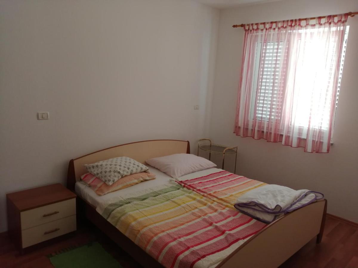 Apartma Lea *